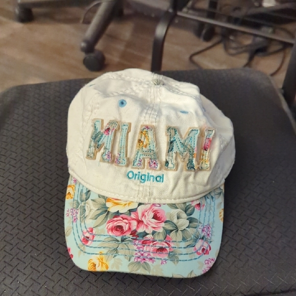 Robin Ruth Accessories - Robin Ruth Miami Floral Cap - white, Pink, And  Blue Floral